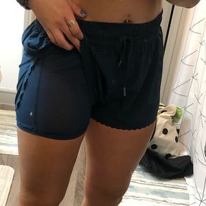 Victoria sport scalloped shorts